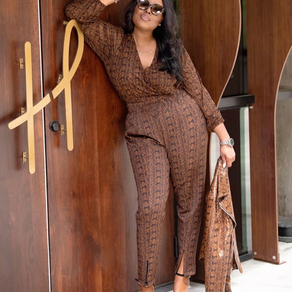 #229 NWT Elegant Brown Patterned Scuba Pants with zippers at ankles. - Picture 2 of 10